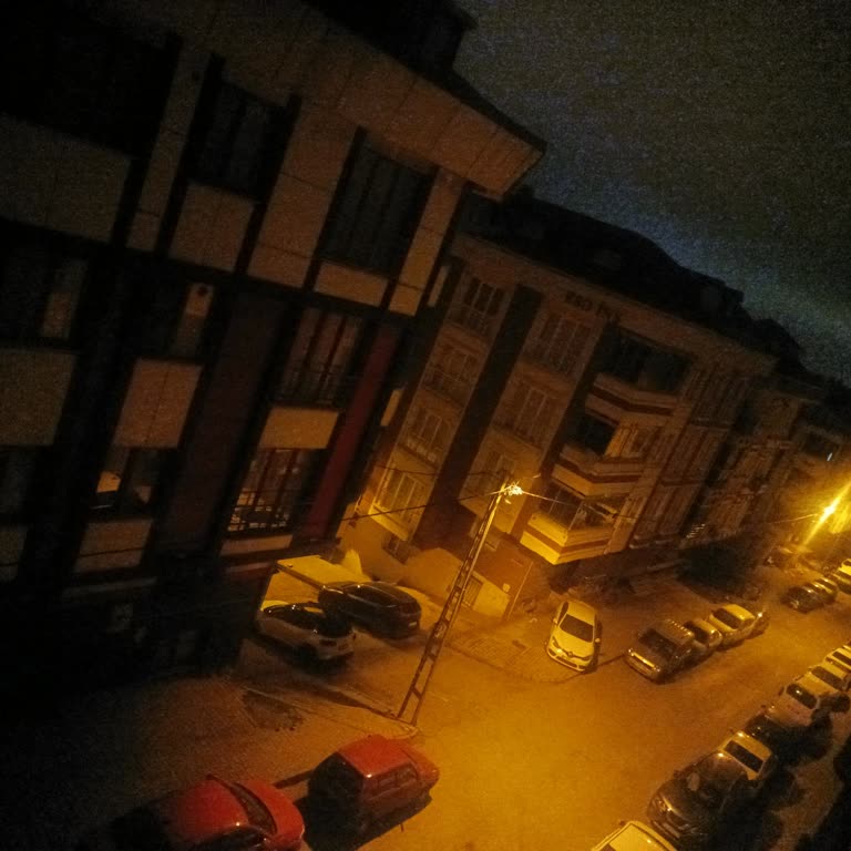 Amber Sokak’ta Elektrik Kesintisi Çocukları Riske Attı, Çağrı Merkezi Çözüm Sunamadı