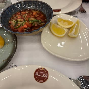 Tavacı Usta’da Bayat İftar Ve Saygısız Servis