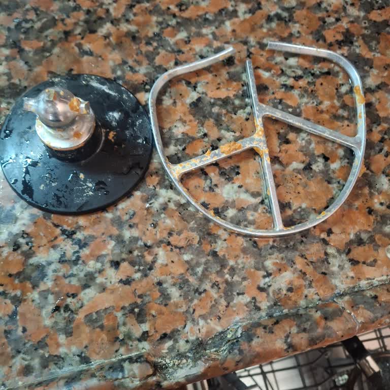 Sinbo Hamur Yoğurma Makinesi Aparatı Kısa Sürede Kırıldı, Ücretsiz Yedek Parça İstiyorum