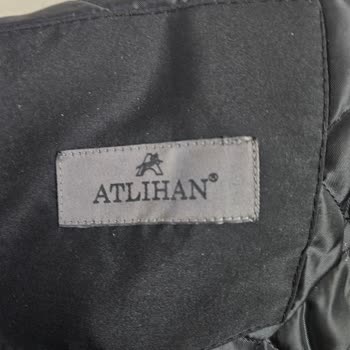 Atlıhan Hotel Kaşe Kabanı Az Giymeme Rağmen Şekli Bozuldu