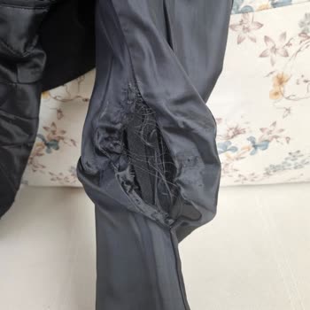 Atlıhan Hotel Kaşe Kabanı Az Giymeme Rağmen Şekli Bozuldu