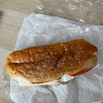 Kayaşehir Hastanesindeki Hacıoğlu Lahmacun Şubesinde Boş Ve Yanıltıcı Sandviç Sunumu