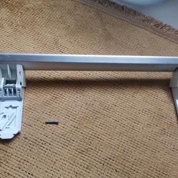 Uğur Derin Dondurucunun Kapı Kolu Çocuk Tarafından Kırıldı, Dayanıksız Malzeme Şikayeti