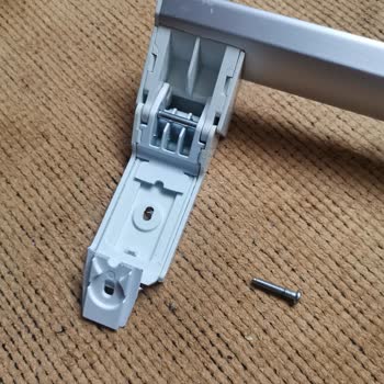 Uğur Derin Dondurucunun Kapı Kolu Çocuk Tarafından Kırıldı, Dayanıksız Malzeme Şikayeti