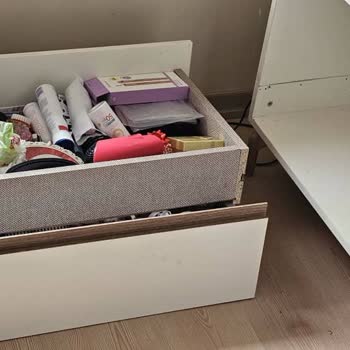 Liya Mobilya Çekmecelerden İkisinin Menteşeleri Kırıldı