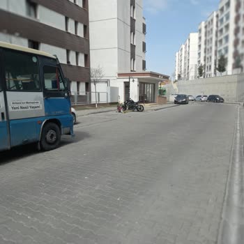 Giriş Kapısının Uzun Süre Bozuk Olması Güvenlik Tehdidi Yaratıyor