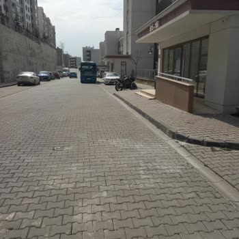 Giriş Kapısının Uzun Süre Bozuk Olması Güvenlik Tehdidi Yaratıyor