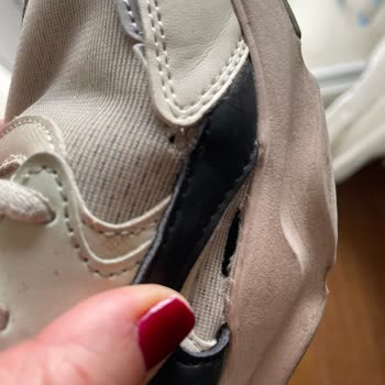 Skechers’ta Büyük Hayal Kırıklığı: 6 Ayda Dağılmış Ayakkabı Kullanıcı Hatası Olarak Reddedildi