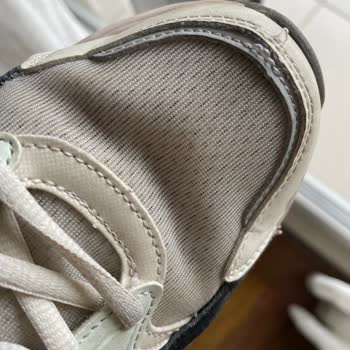 Skechers’ta Büyük Hayal Kırıklığı: 6 Ayda Dağılmış Ayakkabı Kullanıcı Hatası Olarak Reddedildi