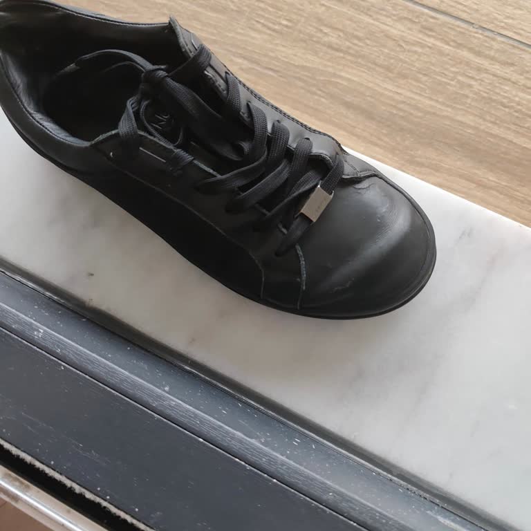 Calvin Klein Kışlık Ayakkabıda Şişkinlik Sorunu Ve İade Talebi