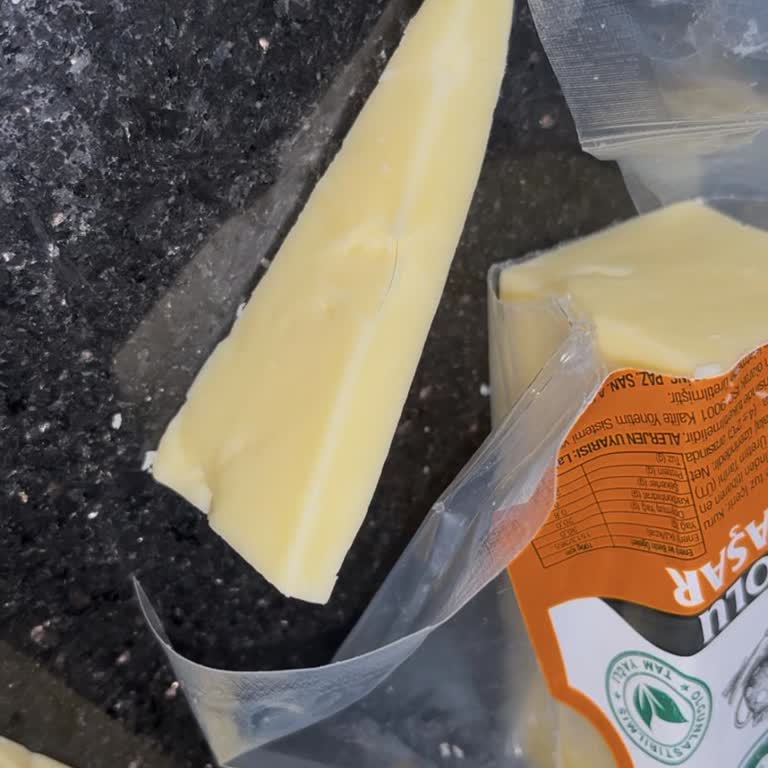 Kars Eski Kaşarda Kıl Görülmesi Güven Kırıcı Hijyen Sorunu