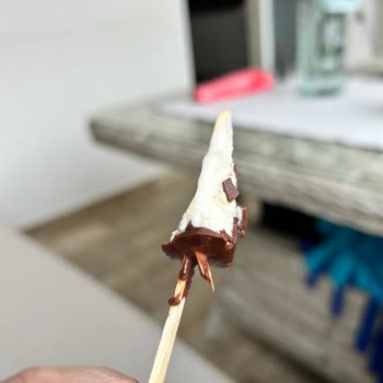 Kırık Dondurma Çubuğu Nedeniyle Ağız Yaralanması Ve Sağlık Riski