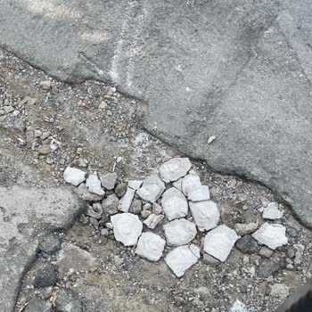 İzmir Doğalgaz Çalışması Sonrası Asfalt Sorunu Yol Güvenliğini Tehlikeye Atıyor