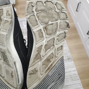 Skechers Ayakkabısının Tabanı Üç Ayda Çatladı, Ücret İadesi Talebi