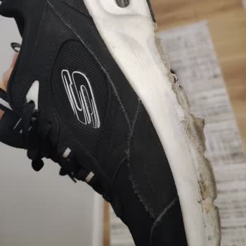 Skechers Ayakkabısının Tabanı Üç Ayda Çatladı, Ücret İadesi Talebi