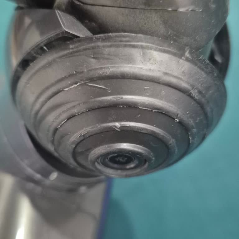 Dyson V10 Halı Başlığının Çatlaması Ve Garanti Reddi