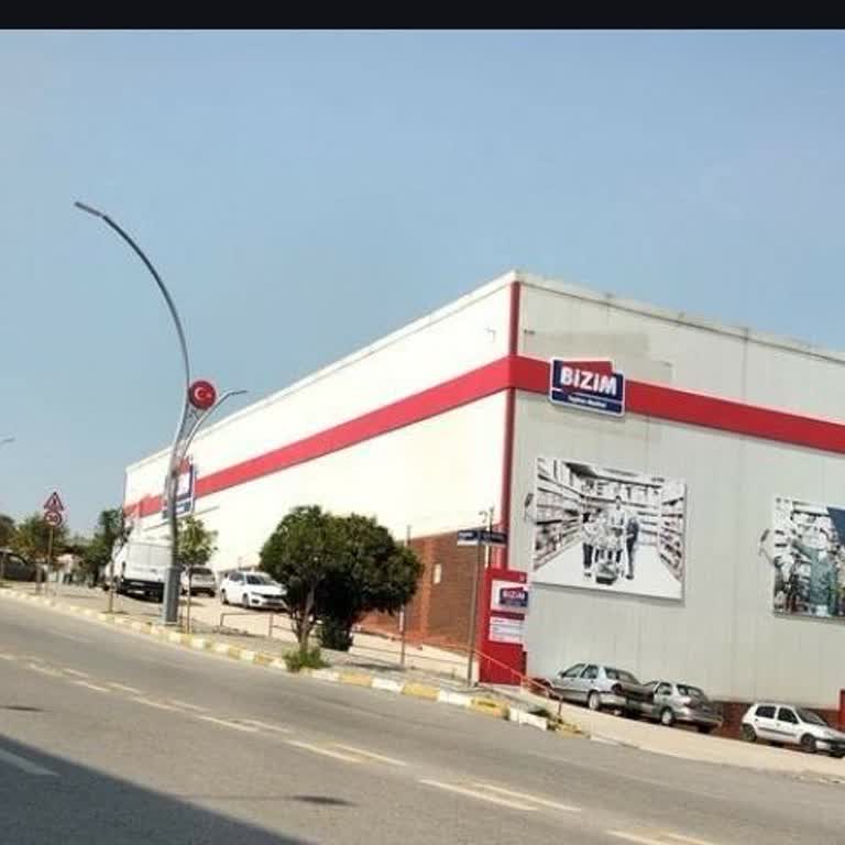 Bizim Toptan Market Çocuğumun Ayağı Otomatik Kapıya Sıkıştı, Personel Bağırarak Azarladı