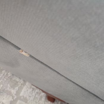 Keskin Çekme Aparatları Nedeniyle Koltuklarım Yırtıldı, Kivi’den Değişim Ve Tazminat Talebi