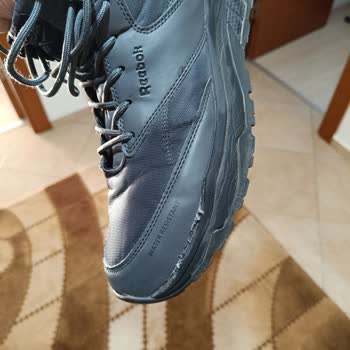 Reebok Ayakkabısındaki Yırtılma Ve Değişim Talebi