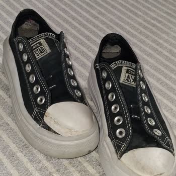 Converse Ayakkabım 7 Ayda Astar Açıldı Ve Kauçuk Döküldü: Değişim İstiyorum