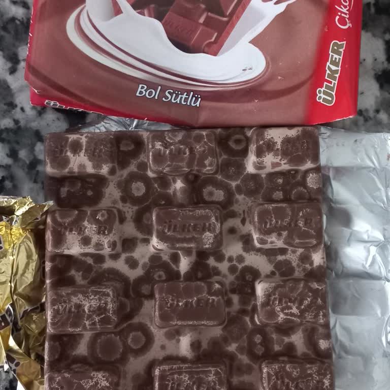 Ülker Sütlü Çikolata Üzerindeki Beyazlıklar Güveni Sarsıyor