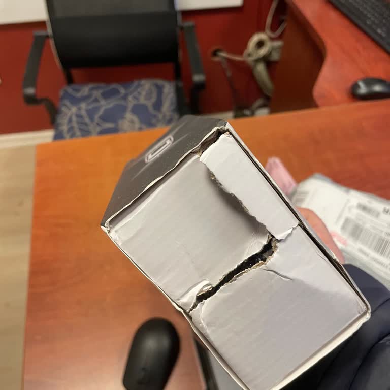 Kırık Kutu Ve Eksik Parçalarla Gelen Dash Cam Üzerine İade Reddi Ve Tam Geri Ödeme Talebi