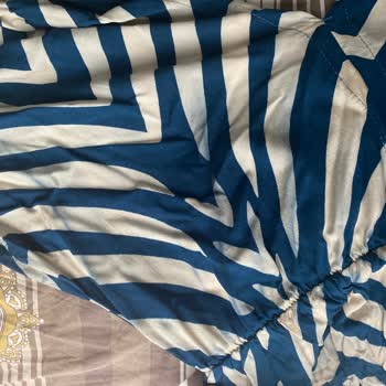 Seda Koyutürk Shop Gelen Elbiselerden Biri Dikiş Yerlerinden Söküldü Diğer Elbisenin İse Boyası Aktı