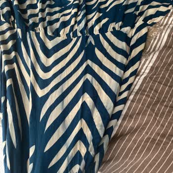 Seda Koyutürk Shop Gelen Elbiselerden Biri Dikiş Yerlerinden Söküldü Diğer Elbisenin İse Boyası Aktı