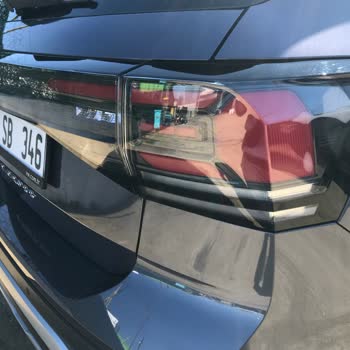 Garajda Yıkadıktan Sonra Arka Stoplarda Buhar Ve Ön Camda Çizik İçin Garantiyi Sorgulayan Müşteri