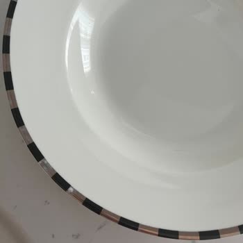 Karaca Yemek Tabaklarının Boyaları Çıkıyor