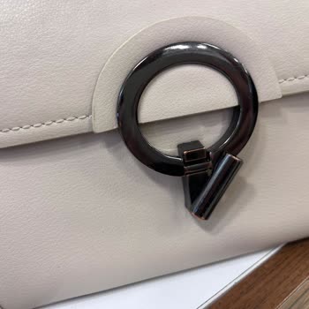 C**** İ********* Mağazasında Kısa Sürede Çanta Deformasyonu Ve Fiş Yokluğu