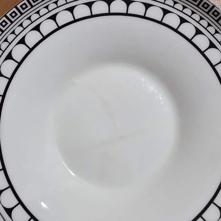 Korkmaz Yemek Takımında Siyah Lekeler Ve Kırıklar: Para İadesi Talebi