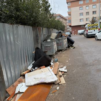 Pendik Belediyesi Çınardere Sokak'ta Yol Onarımı Ve Temizlik İhmalı