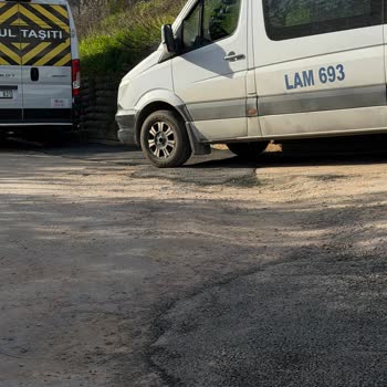 Pendik Belediyesi Çınardere Sokak'ta Yol Onarımı Ve Temizlik İhmalı