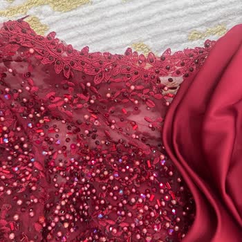 Leydi Kiralık Abiye Hijyen Açısından Kötü Bir Kıyafet Gönderdi