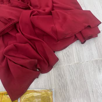 Leydi Kiralık Abiye Hijyen Açısından Kötü Bir Kıyafet Gönderdi