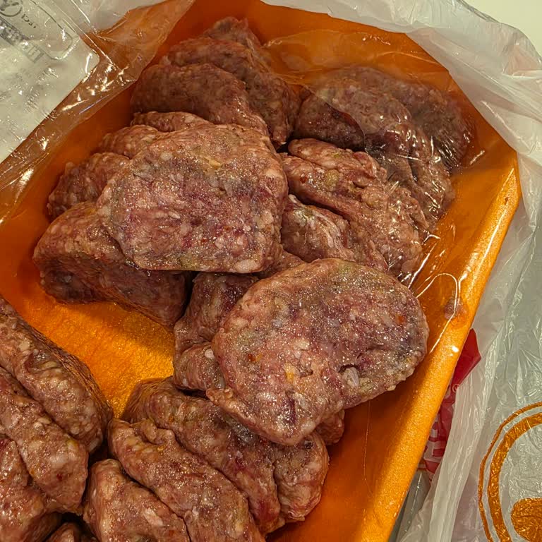 Yeşil Renkli Bozuk Köfte Ve İade Talebine Cevap Almayan Şube