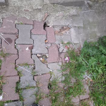 Kaldırım Taşlarının Yanlış Yerleştirilmesi Nedeniyle Evime Su Basması