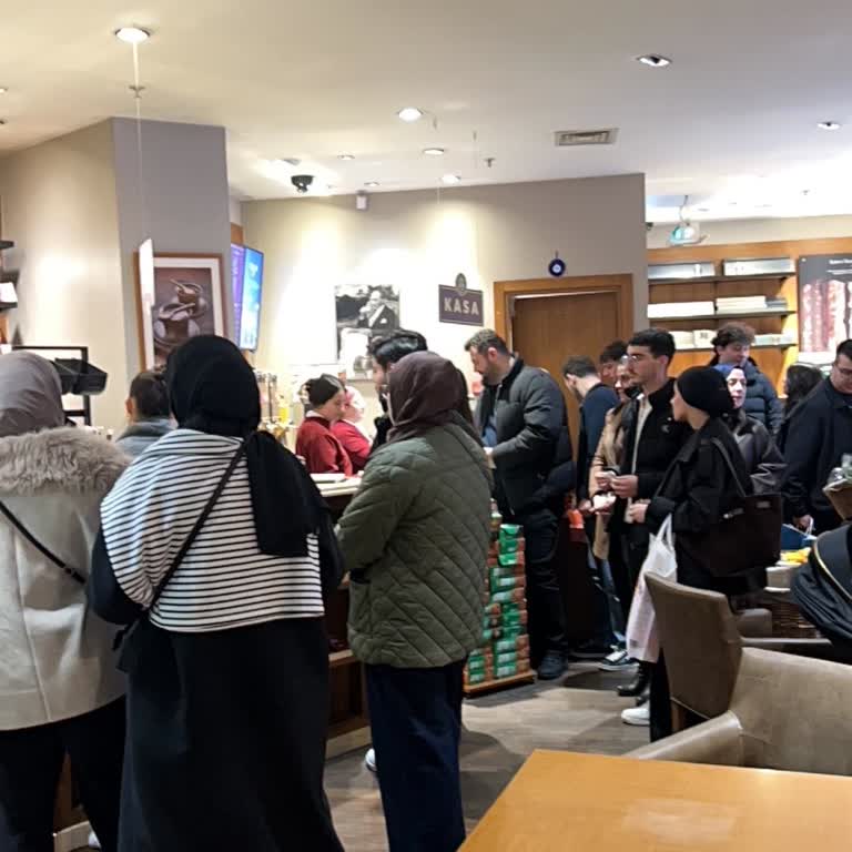 Kahve Dünyası Trabzon Forum Şubesinde Yarım Saatlik Bekleme