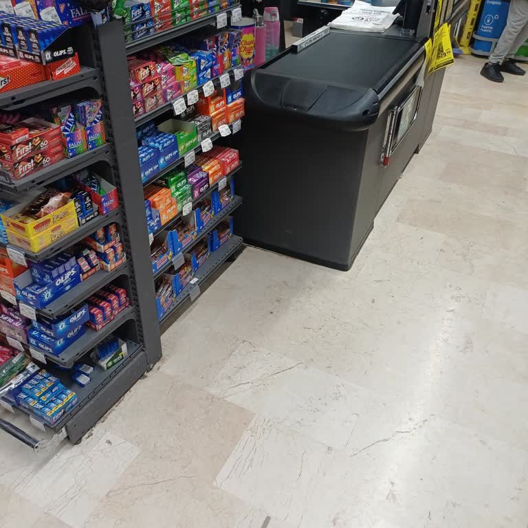 Kasiyerin Müşterileri İhmal Etmesi Ve Yetkili Yokluğu