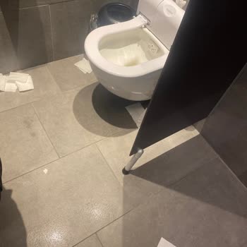Antalya'daki Akaryakıt İstasyonunun Tuvalet Hijyeninde Sorun