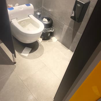 Antalya'daki Akaryakıt İstasyonunun Tuvalet Hijyeninde Sorun