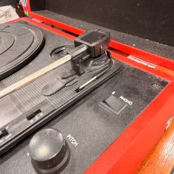 Açık Kutuda Gelen Plak Çalar Ve Uygunsuz Personel Tavırları