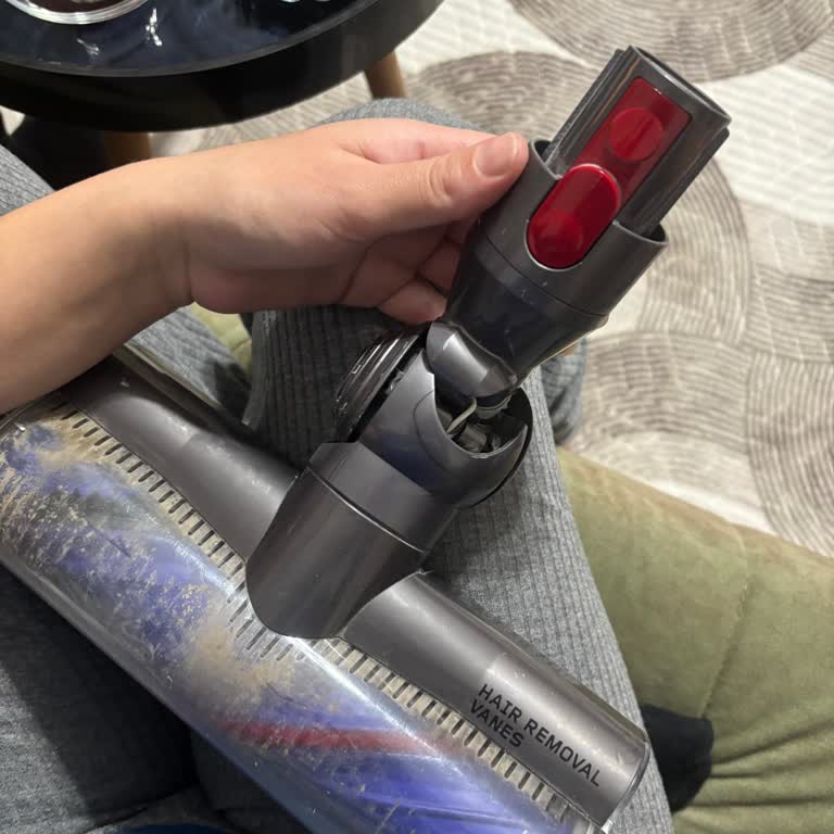 Dyson V8 Süpürge Başlığı Kısa Sürede Kırıldı Ve Garanti Dışı Tutulması Haksız