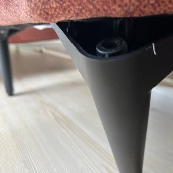 Divanev Oturma Takımında Tekli Berjer Ayağı İki Gün İçinde Kırıldı Ve Dayanıklılık Sorunu