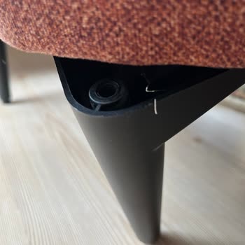 Divanev Oturma Takımında Tekli Berjer Ayağı İki Gün İçinde Kırıldı Ve Dayanıklılık Sorunu