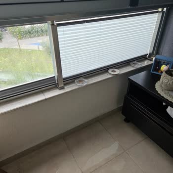 Yağmurda Su Sızdıran Cam Balkon Ve Kırık Aparatlar İçin Ücretsiz Onarım Talebi