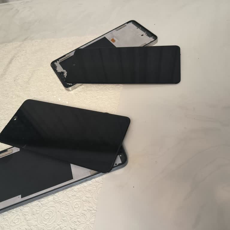 İki Realme C65 Ekranları Kasadan Ayrıldı, Garanti Dışı Değerlendirildi