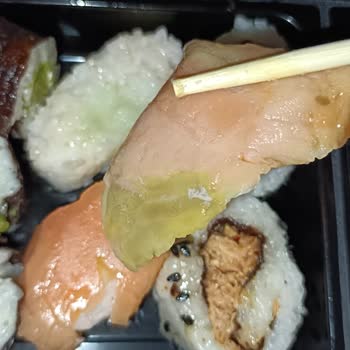 Migros Dardanel Somon Sushi Ürünü Yeşile Dönmüş Ve Sağlığı Tehdit Ediyor