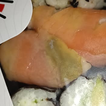 Migros Dardanel Somon Sushi Ürünü Yeşile Dönmüş Ve Sağlığı Tehdit Ediyor